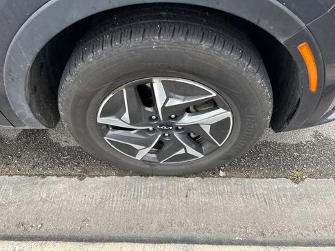 Used 2023 Kia Sorento EX image 12