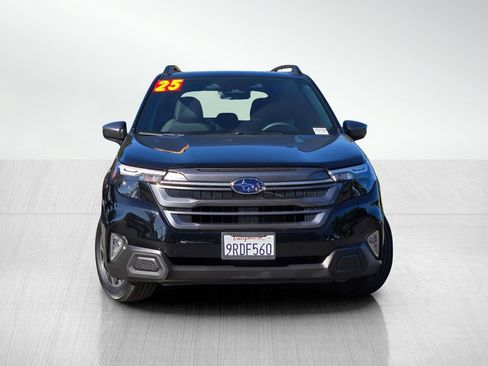 Used 2025 Subaru Forester Premium w/ Convenience Package #1 AWD/4WD image 2