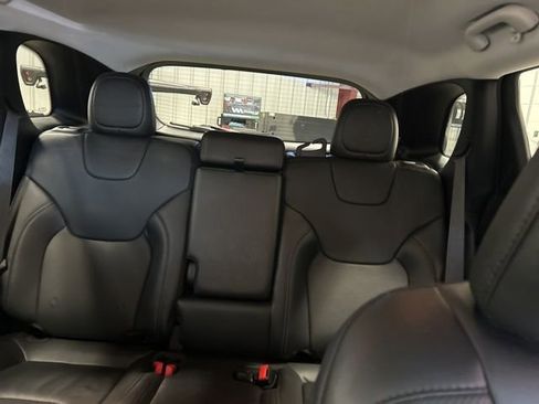 Used 2020 Jeep Cherokee Limited image 16