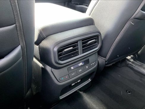 Used 2023 Honda Pilot Touring image 33