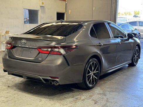 Used 2022 Toyota Camry SE image 4