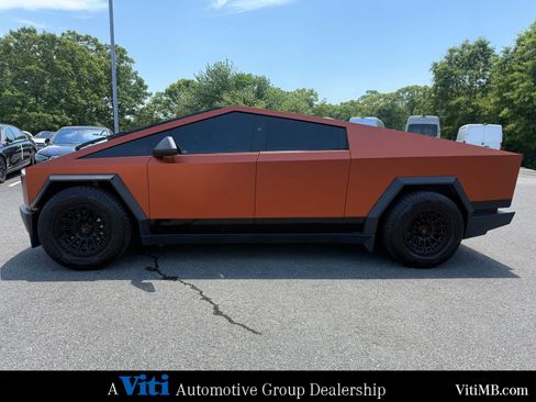 Used 2024 Tesla Cybertruck AWD Crew Cab image 5
