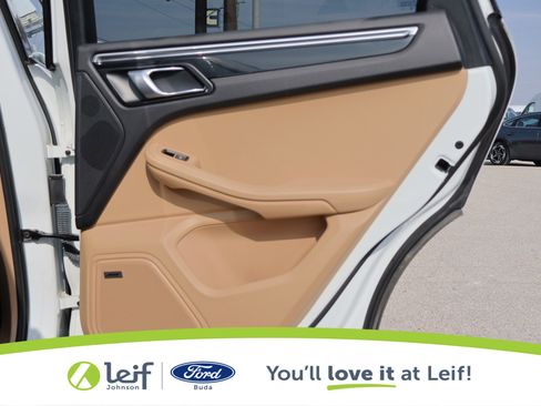 Used 2018 Porsche Macan image 31