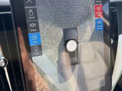 New 2026 Volvo XC60 B5 Ultra w/ Climate Package image 14