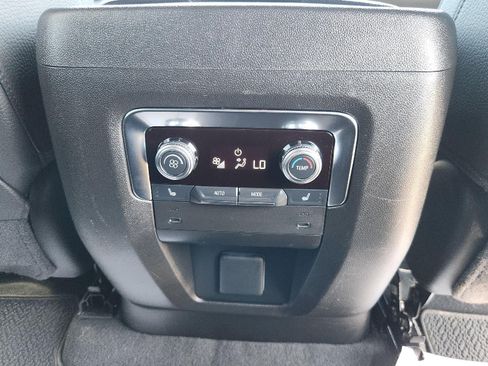 Used 2025 GMC Yukon XL Denali AWD/4WD image 26