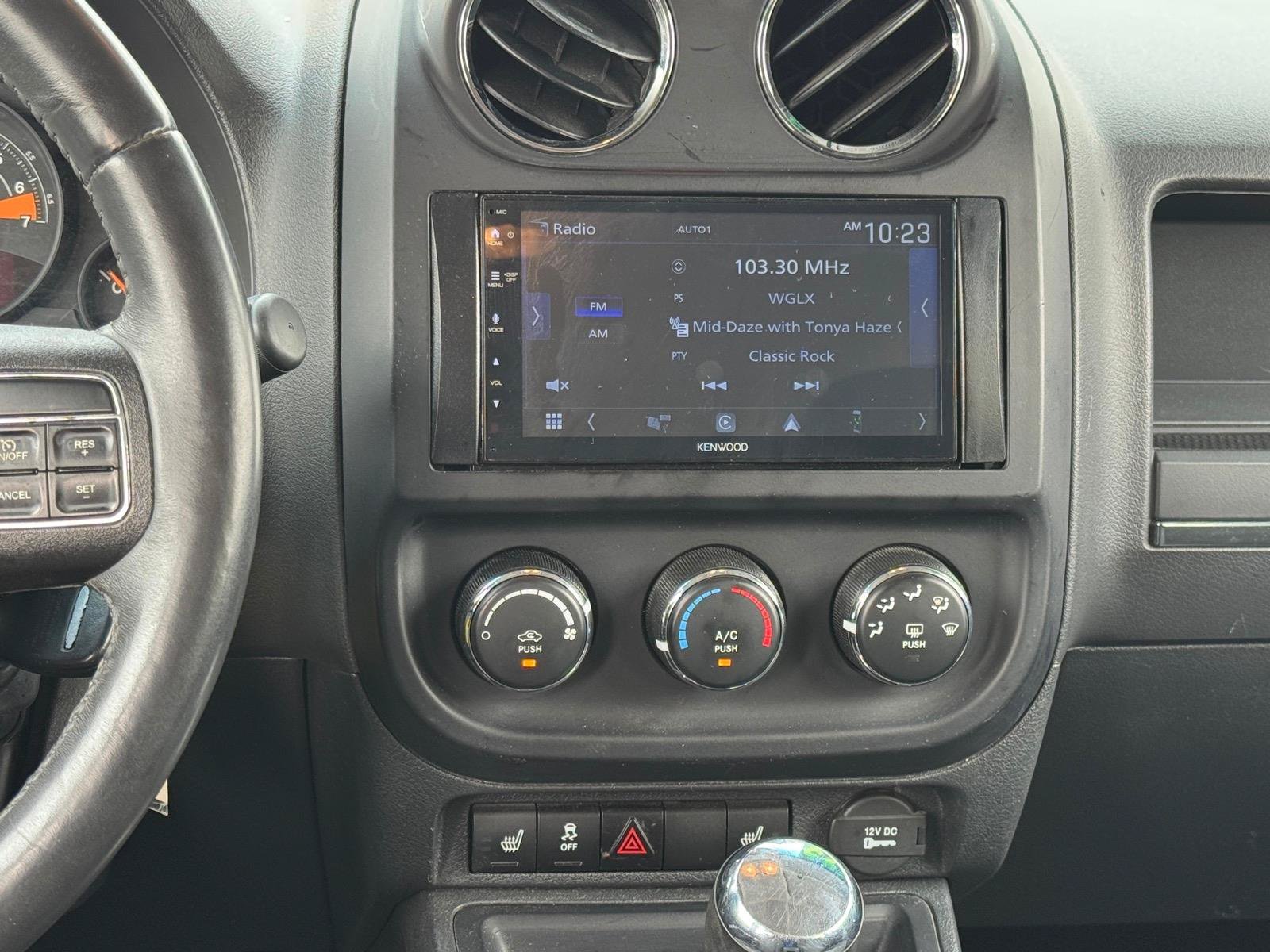 Used 2016 Jeep Patriot Latitude AWD/4WD image 9