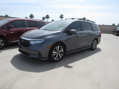 Used 2024 Honda Odyssey Touring image 1