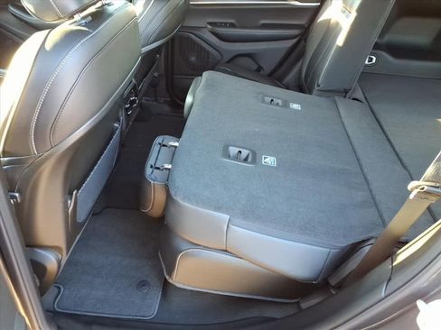 New 2025 Jeep Grand Cherokee Limited image 35