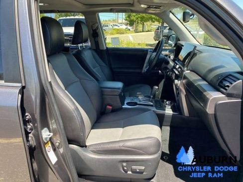 Used 2018 Toyota 4Runner SR5 Premium AWD/4WD image 10