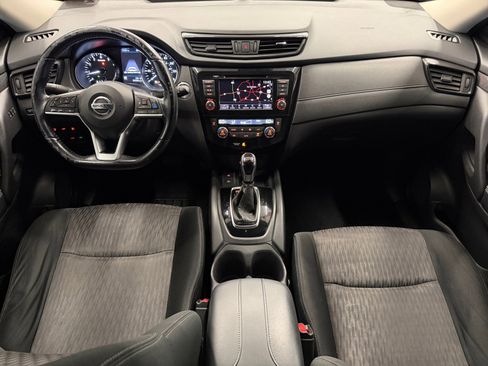 Used 2020 Nissan Rogue SV w/ Premium Package image 3