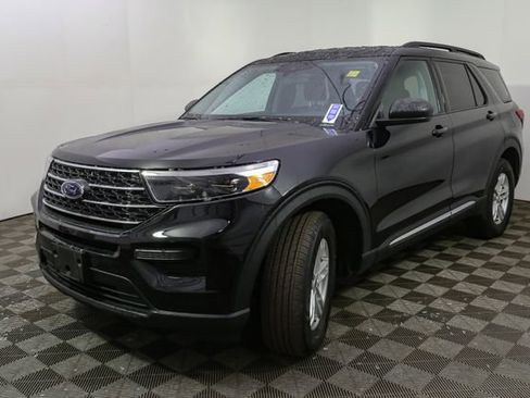 Used 2023 Ford Explorer XLT AWD/4WD image 5