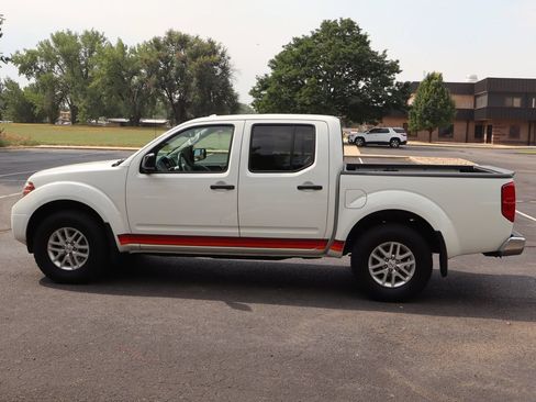 Used 2017 Nissan Frontier SV w/ SV Value Truck Package AWD/4WD image 9