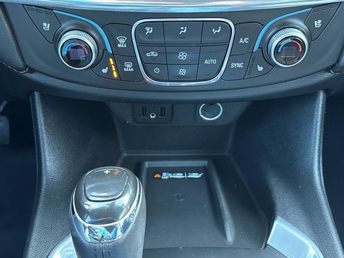 Used 2018 Chevrolet Traverse Premier image 29