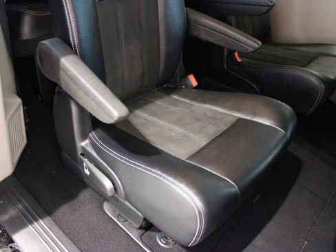 Used 2019 Dodge Grand Caravan SXT FWD image 24