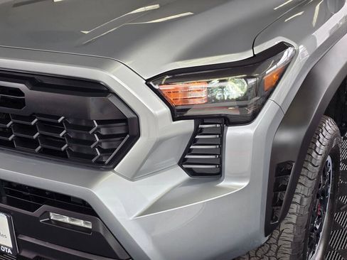 Certified 2024 Toyota Tacoma TRD Off-Road AWD/4WD image 10