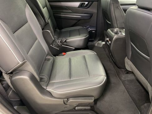 Used 2025 Buick Enclave Sport Touring AWD/4WD image 5