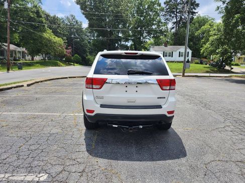Used 2012 Jeep Grand Cherokee Laredo w/ Laredo E Group AWD/4WD image 10
