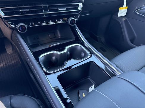 New 2026 Chevrolet Traverse LT w/ LPO, Floor Liner Package FWD image 18