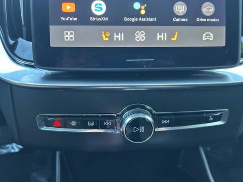 Used 2025 Volvo XC90 B6 Plus image 25