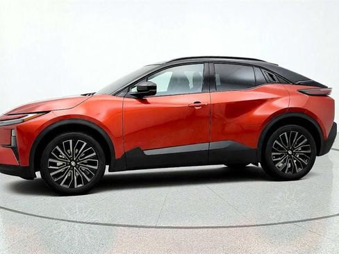 Used 2026 Toyota C-HR AWD/4WD image 8