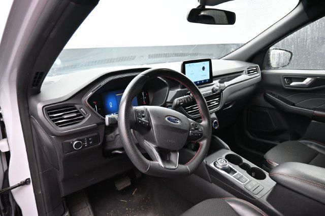 Used 2025 Ford Escape ST-Line FWD image 17