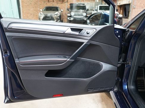 Used 2018 Volkswagen GTI SE w/ SE Leather Package image 33