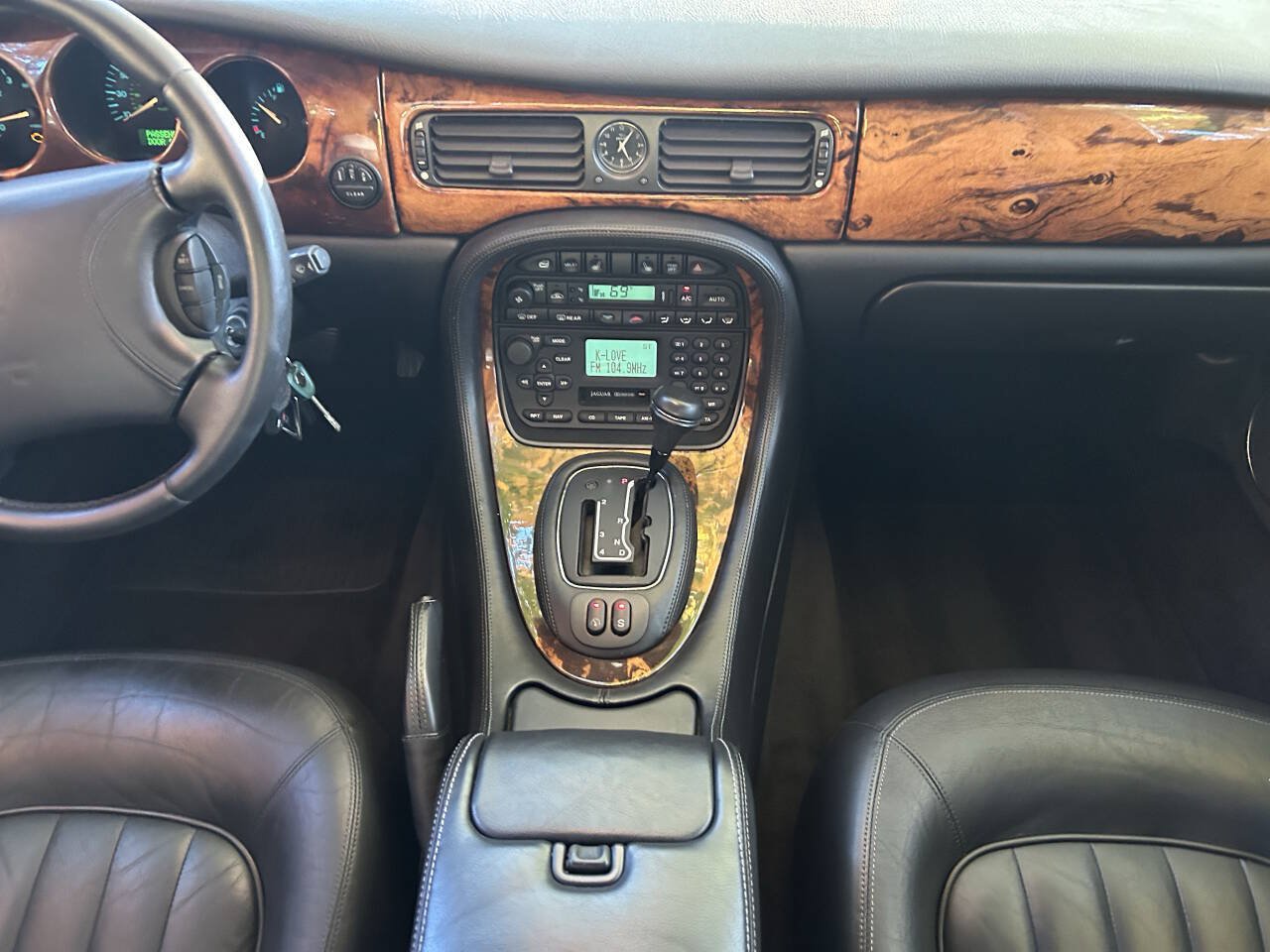 Used 2000 Jaguar XJ8 RWD image 10