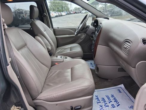 Used 2003 Chrysler Town & Country LXi FWD image 12