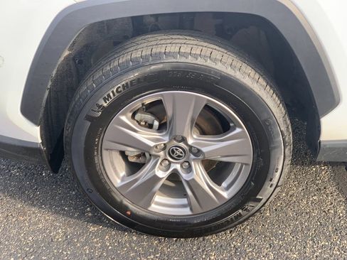 Used 2025 Toyota RAV4 XLE image 32