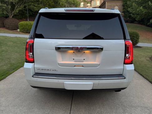 Used 2017 GMC Yukon XL Denali w/ Open Road Package AWD/4WD image 9