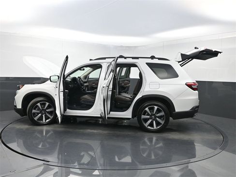Used 2024 Honda Pilot Elite image 39