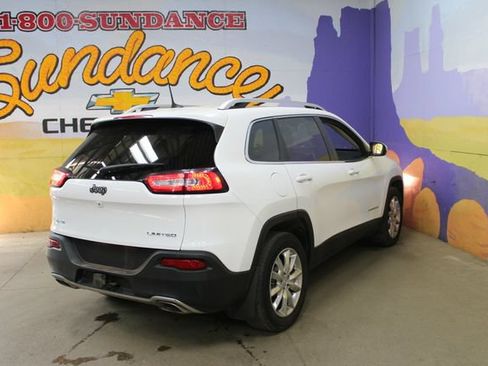 Used 2016 Jeep Cherokee Limited w/ Luxury Group AWD/4WD image 8