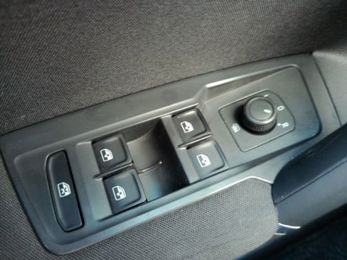 Used 2020 Volkswagen Tiguan S w/ 3rd Row Seat Package image 32