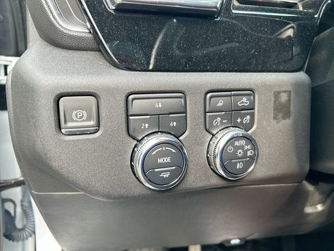 Used 2024 GMC Sierra 2500 SLE AWD/4WD image 16
