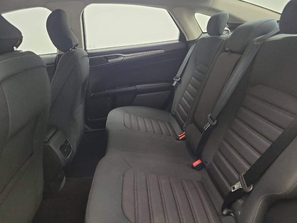 Used 2019 Ford Fusion SE FWD image 18