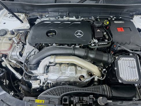 Used 2025 Mercedes-Benz GLB 250 image 32