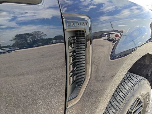 Used 2022 Ford F250 Lariat w/ Black Appearance Package AWD/4WD image 12
