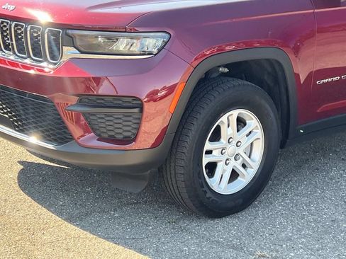 Used 2023 Jeep Grand Cherokee Laredo w/ Luxury Tech Group I AWD/4WD image 8