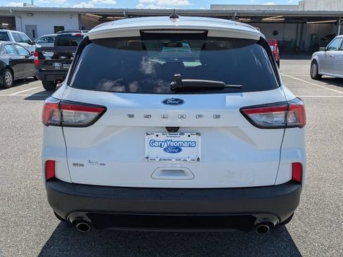 Used 2022 Ford Escape SE w/ SE Sport Appearance Package FWD image 4
