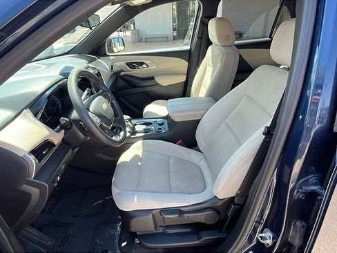 Used 2022 Chevrolet Traverse LS FWD image 10
