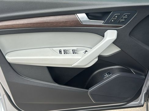 Used 2022 Audi Q5 2.0T Premium w/ Convenience Package image 12