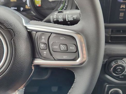 Certified 2025 Jeep Wrangler Sahara image 38