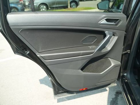 Used 2021 Volkswagen Tiguan SE AWD/4WD image 16