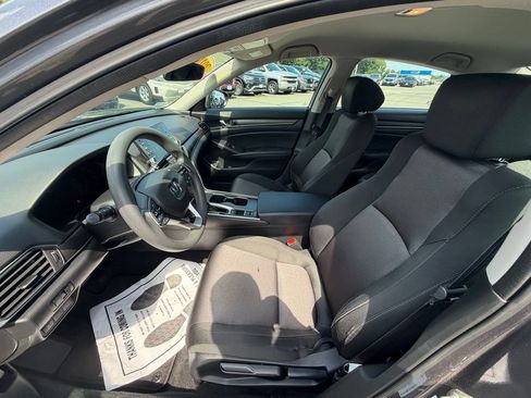 Used 2018 Honda Accord LX image 9