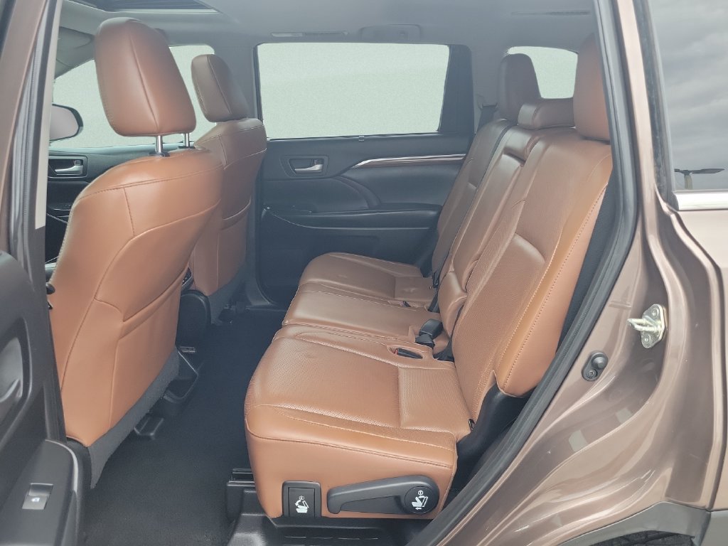Used 2019 Toyota Highlander Limited AWD/4WD image 10