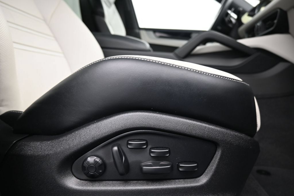 Certified 2026 Porsche Cayenne Coupe AWD/4WD image 14