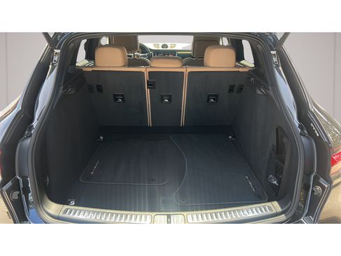 Certified 2026 Porsche Macan AWD/4WD image 17