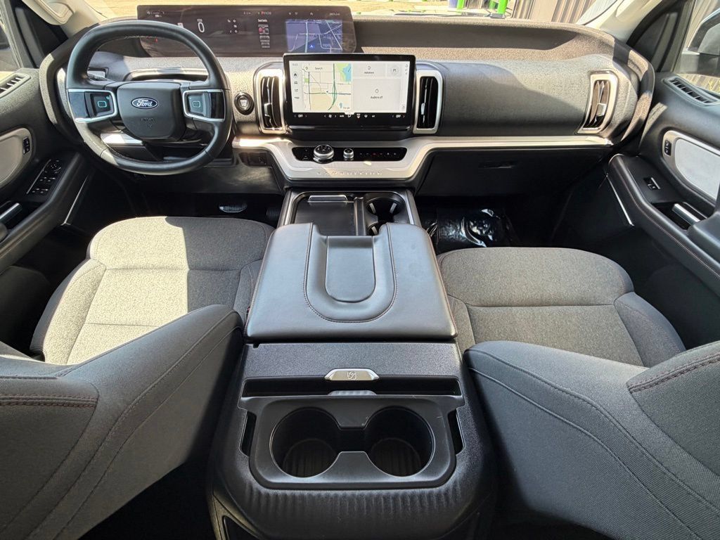 Used 2025 Ford Expedition Active AWD/4WD image 11