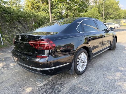 Used 2017 Volkswagen Passat 1.8T SE w/ SE Lighting Package FWD image 3