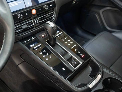 Certified 2026 Porsche Macan AWD/4WD image 22